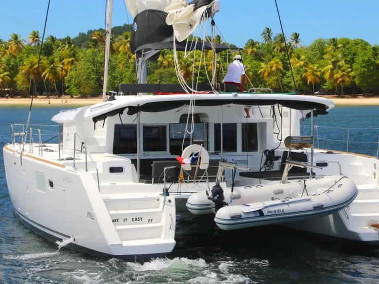 Catamaran to hire Ribishi at the best price