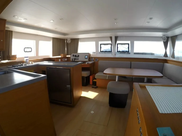 Yacht hire Ribishi cheap Lagoon 450
