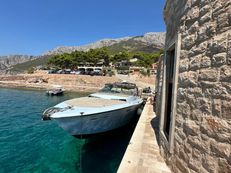 Charter a Sea Ray Sea Ray 390 in Hvar on Samboat