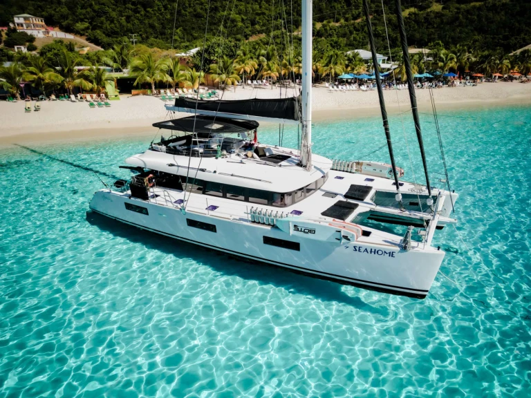 Hire Luxury Yacht Lagoon with a boat licence