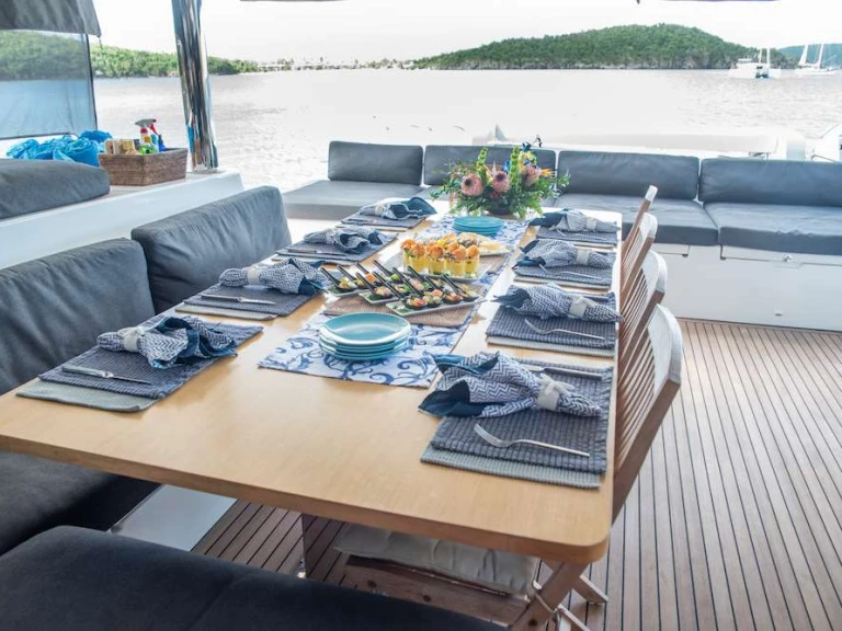 Luxury Yacht to hire Road Town at the best price