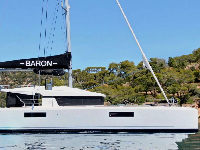 Luxury Yacht to hire Athens at the best price