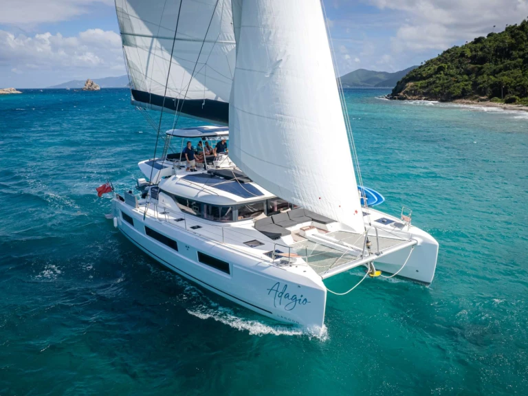 Luxury Yacht to hire Road Town at the best price