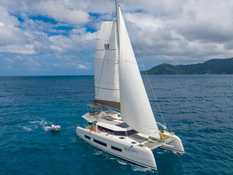 Hire Luxury Yacht Dufour with a boat licence