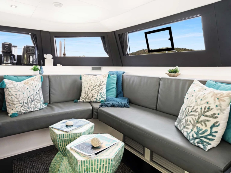 Luxury Yacht to hire Frenchman's Cay at the best price
