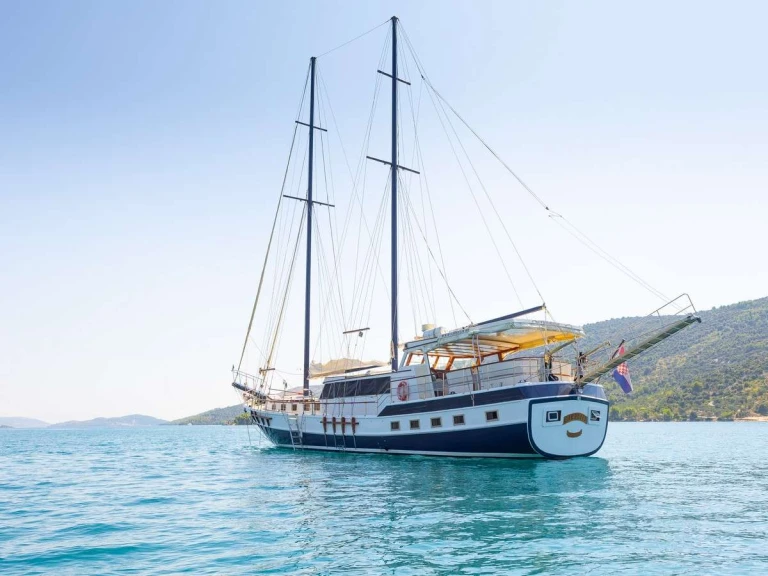 Luxury Yacht to hire Trogir at the best price