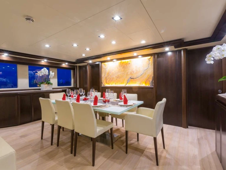 Hire a Filippetti Yachts GATSBY Naples
