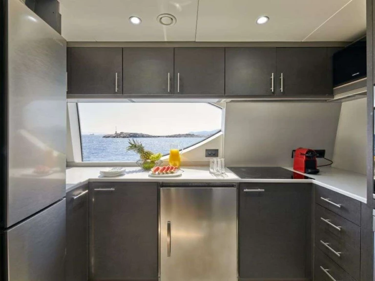 Hire Luxury Yacht Azimut with a boat licence