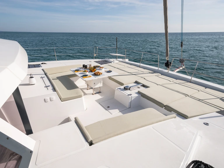 Catamaran to hire Marina (City) at the best price