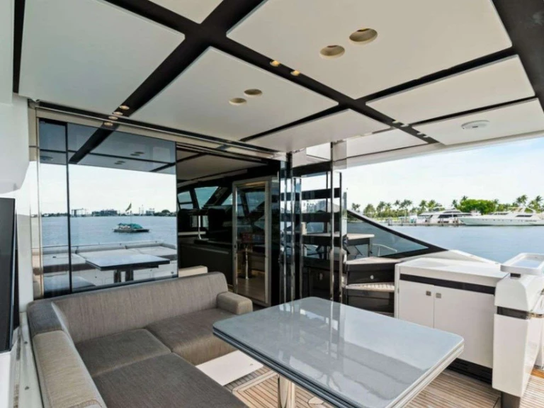 Luxury Yacht to hire Miami at the best price