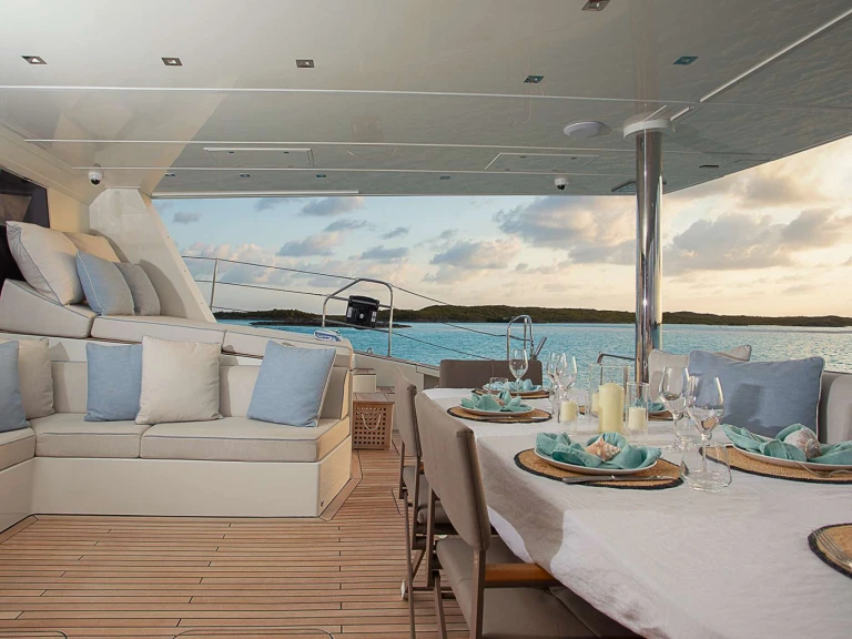 Hire a Sunreef INDABLUE Bahamas