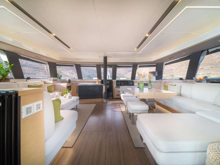 Luxury Yacht to hire Athens at the best price