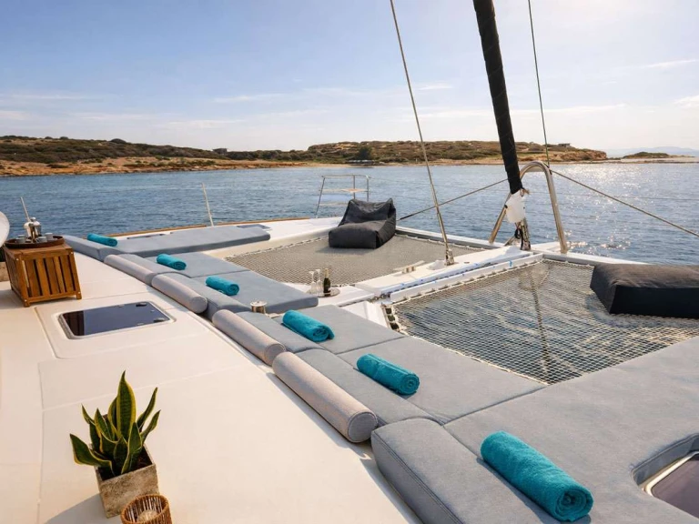 Luxury Yacht to hire Athens at the best price