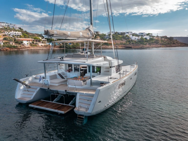 Hire Luxury Yacht with or without skipper Lagoon Lávrio