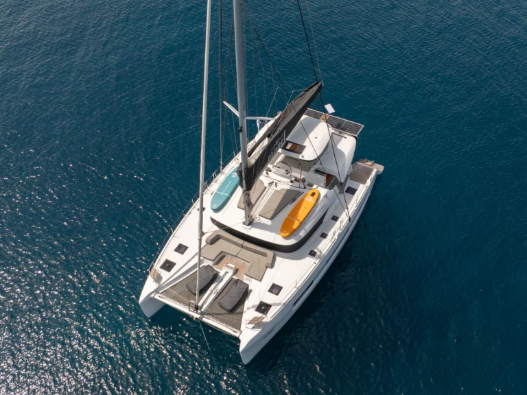 Hire Luxury Yacht Lagoon with a boat licence