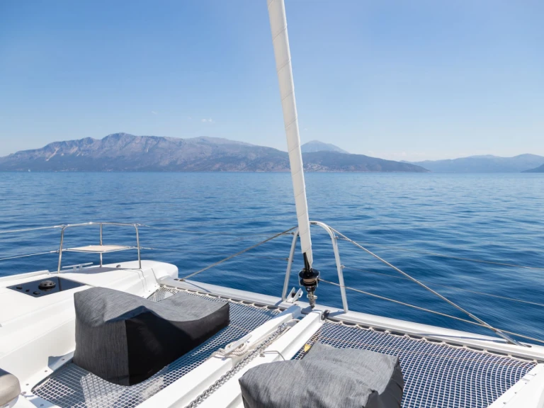 Luxury Yacht to hire Athens at the best price