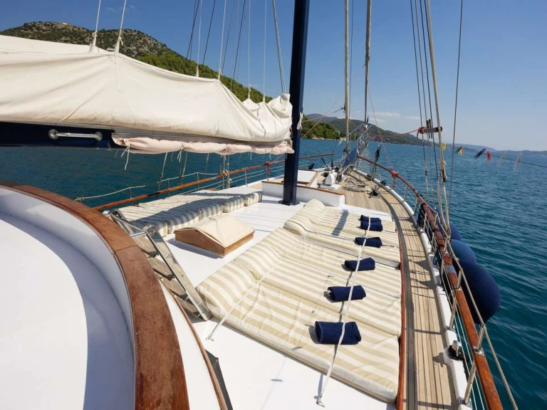 Luxury Yacht to hire Trogir at the best price