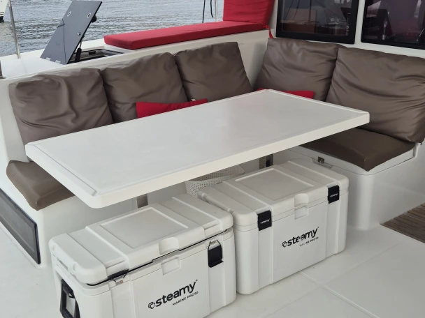 Catamaran hire in Villefranche-sur-Mer - Fountaine Pajot Lucia 40