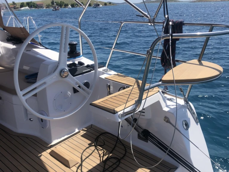 Hire Sailboat Elan with a boat licence