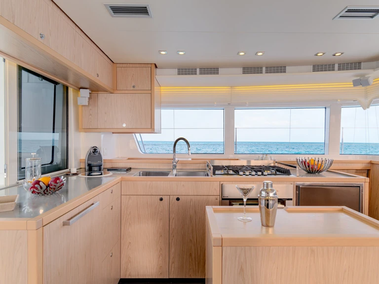Yacht charter Alimos - Lagoon Lagoon 52 F on SamBoat
