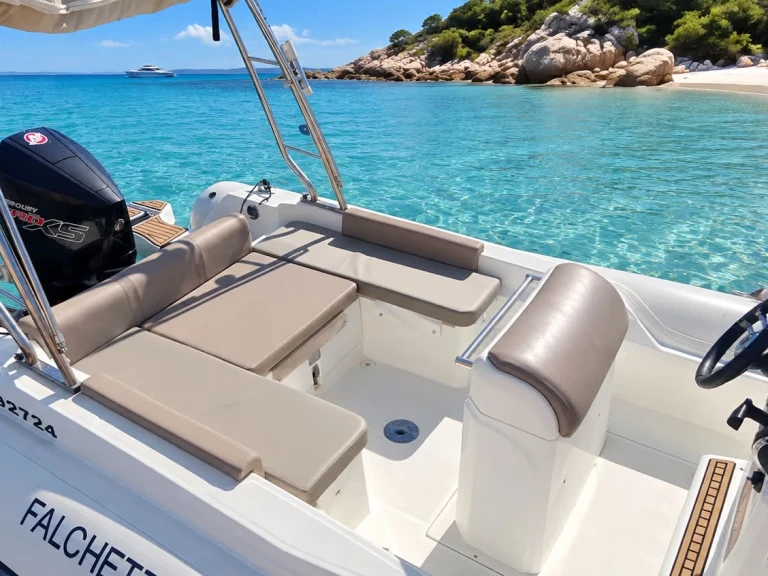 RIB hire in Gapeau - Grand Boats Golden Line G650LF