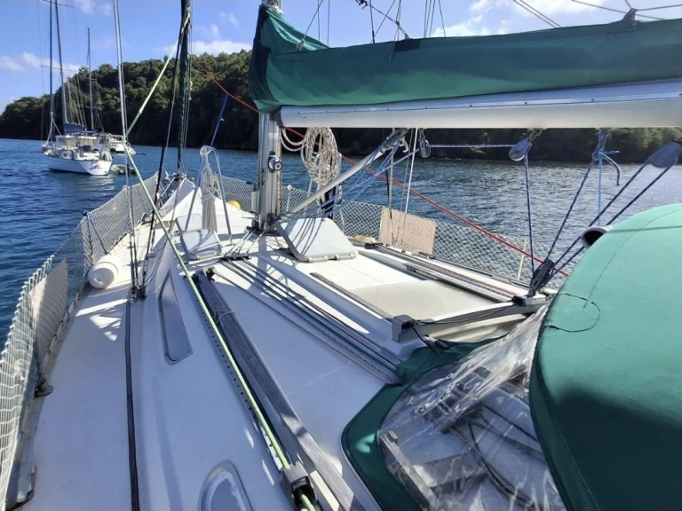 Sailboat to hire Le Marin at the best price