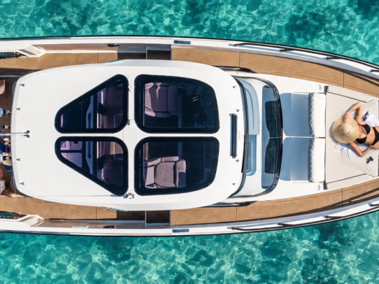Motorboat to hire Saint-Laurent-du-Var at the best price