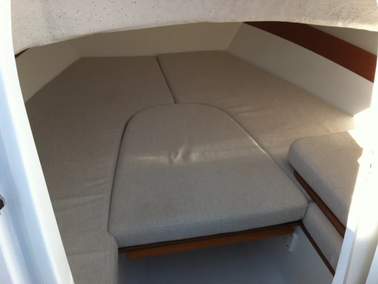 Hire Motorboat with or without skipper Jeanneau Nice