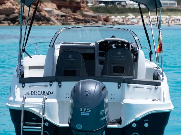 Hire Motorboat Jeanneau with a boat licence