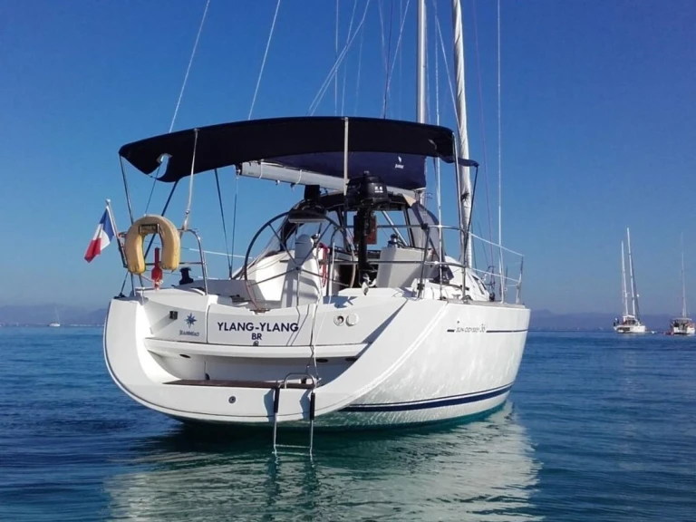 Hire a Jeanneau Sun Odyssey 36i Saint-Mandrier-sur-Mer