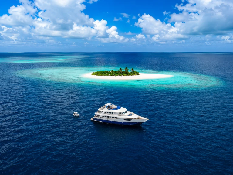 Luxury Yacht to hire Male at the best price