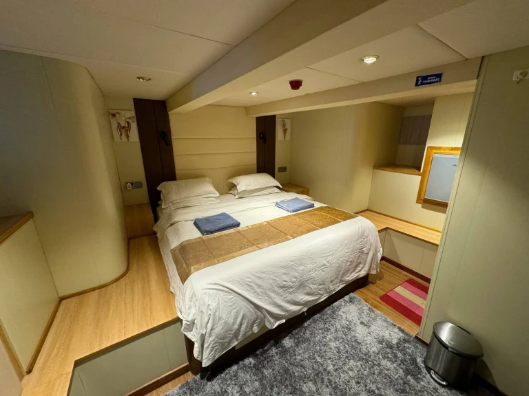 Luxury Yacht to hire Malé at the best price