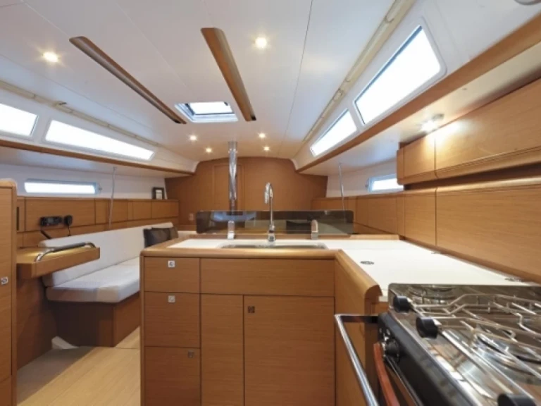 Yacht hire Marseille cheap Jeanneau Sun Odyssey 389 (2019) 