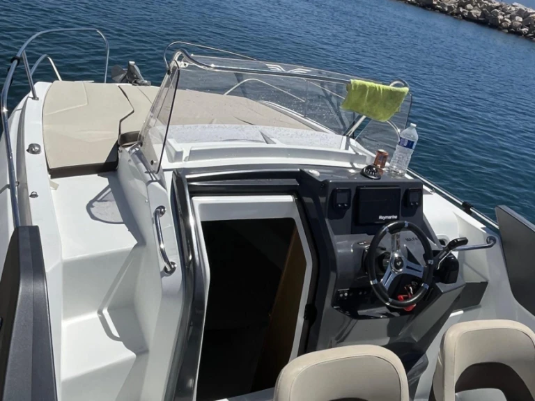 Bénéteau Flyer 7.7 SUNdeck charter bareboat or skippered in  Marseille