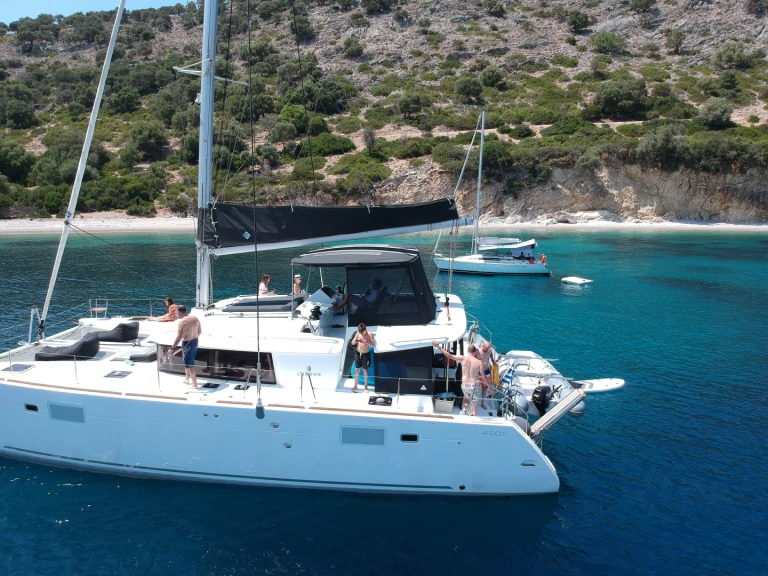 Catamaran hire in Lefkáda - Lagoon Lagoon 450 F