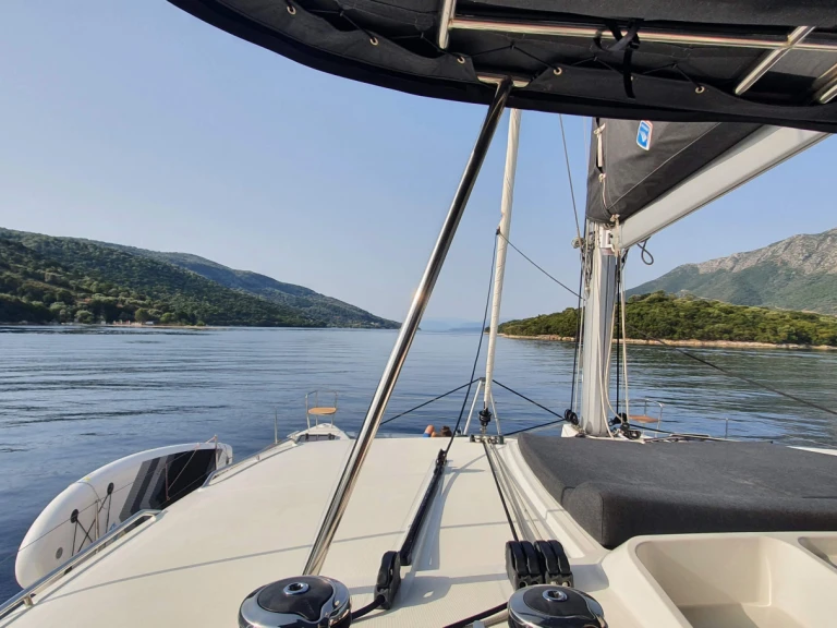 Charter a Lagoon Lagoon 450 F in Lefkáda on Samboat