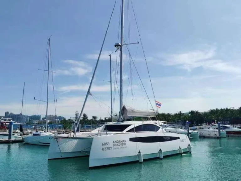 Hire Catamaran Comar with a boat licence