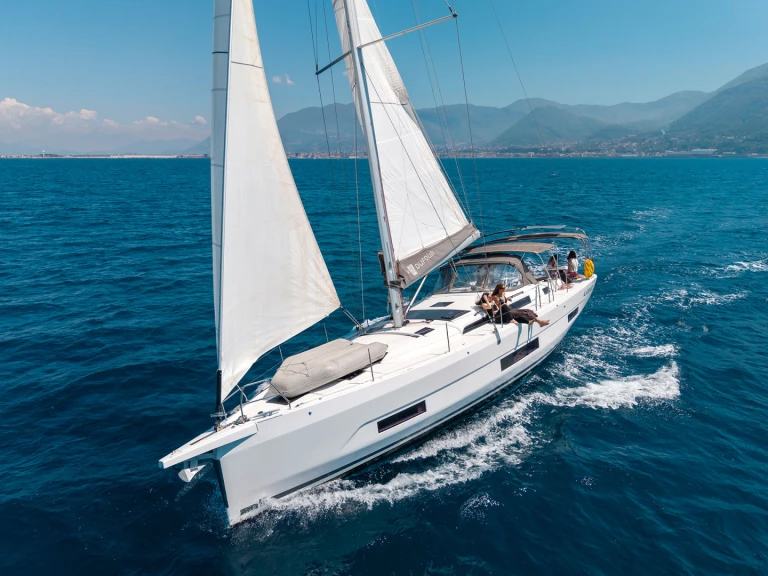 Sailboat hire in Olbia - Dufour Dufour 470