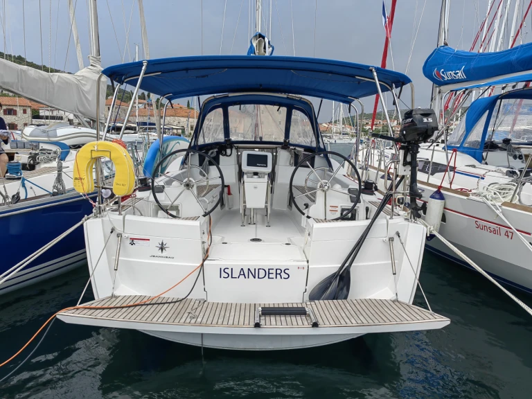 Yacht charter Punat - Jeanneau Sun Odyssey 389 on SamBoat