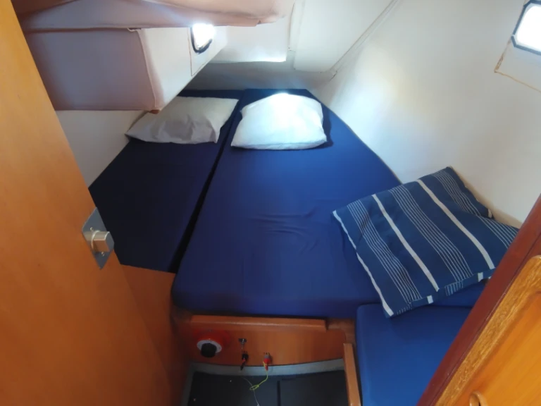 Hire Sailboat with or without skipper Kirie La Rochelle