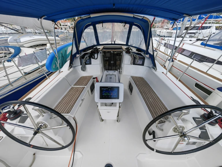 Hire Sailboat with or without skipper Jeanneau Punat