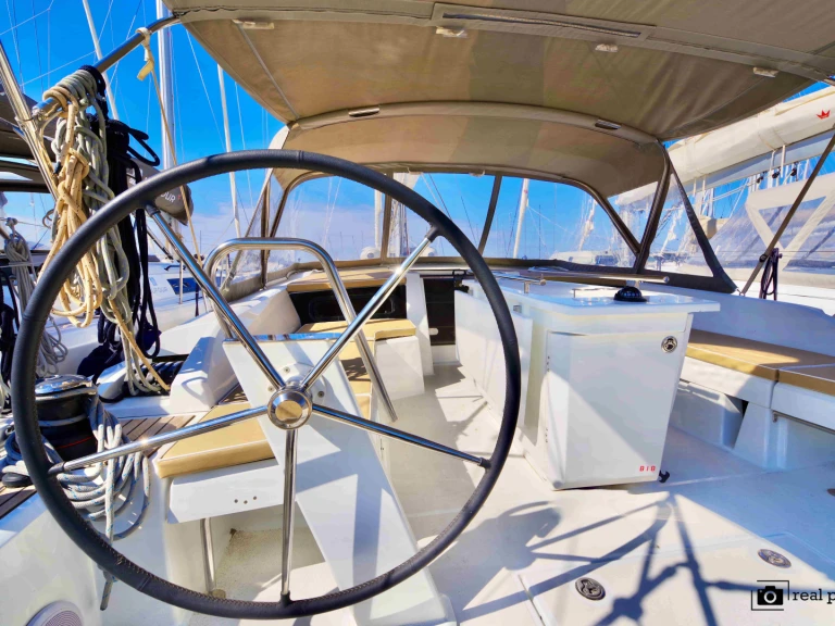 Yacht charter Olbia - Bénéteau Oceanis 46.1 on SamBoat
