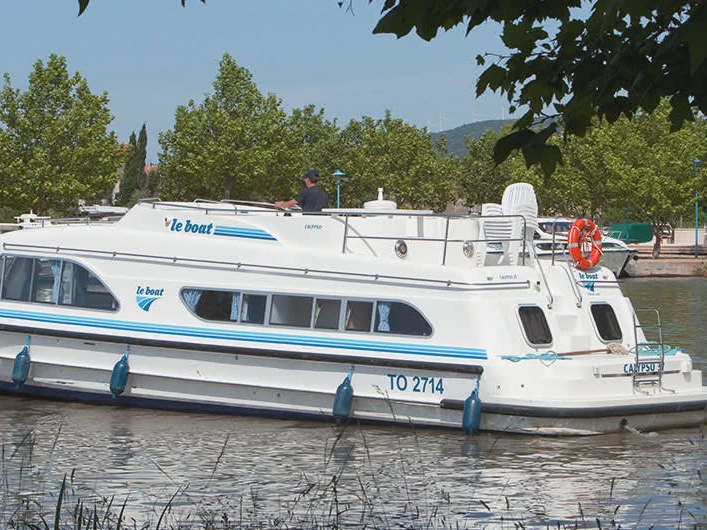 Hire Motorboat with or without skipper Le Boat Trèbes