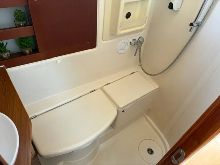 Hire a Hanse Hanse 385 Lávrio