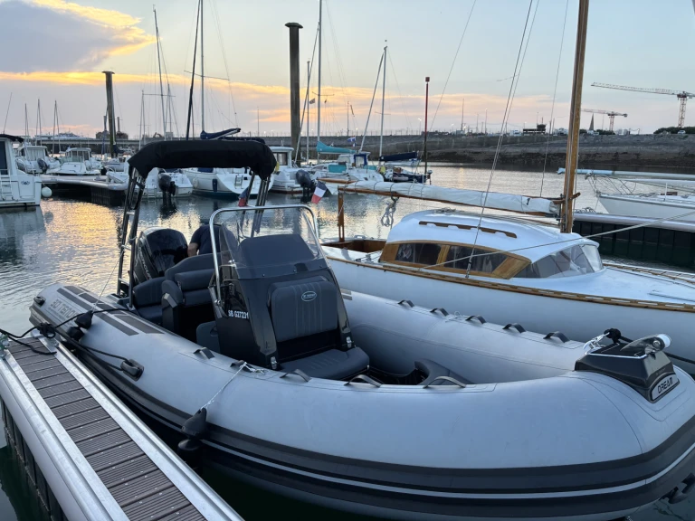 Hire a 3D Tender 3D Tender 589 Saint-Malo
