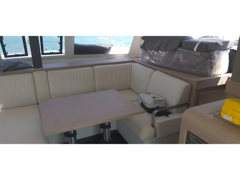 Hire Catamaran Fountaine Pajot with a boat licence
