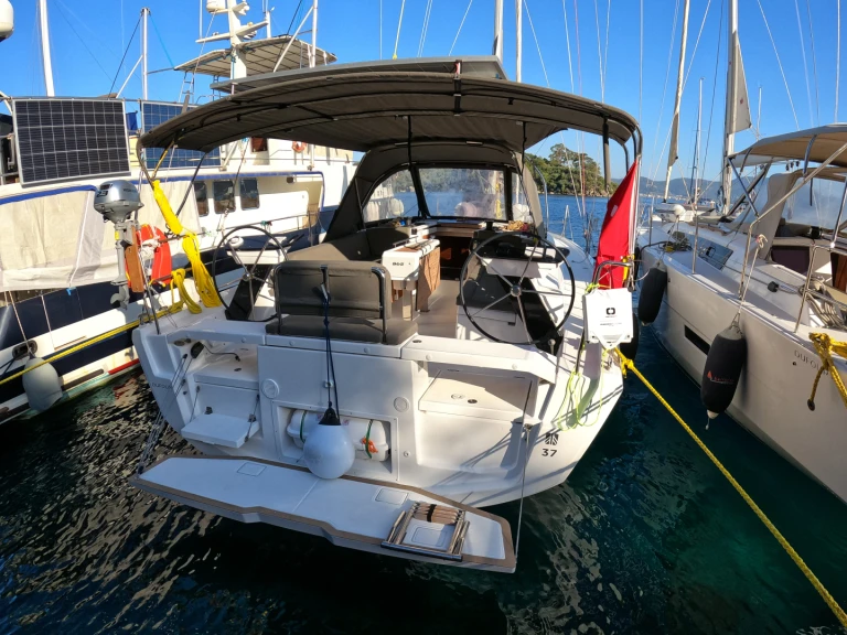 Yacht hire Adaköy cheap Dufour 37