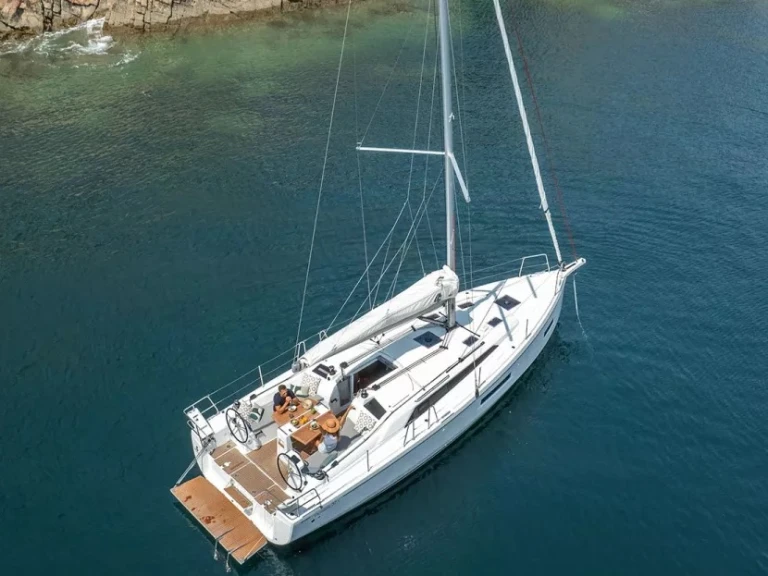 Hire Sailboat Bénéteau with a boat licence