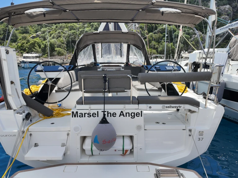 Sailboat to hire Adaköy at the best price