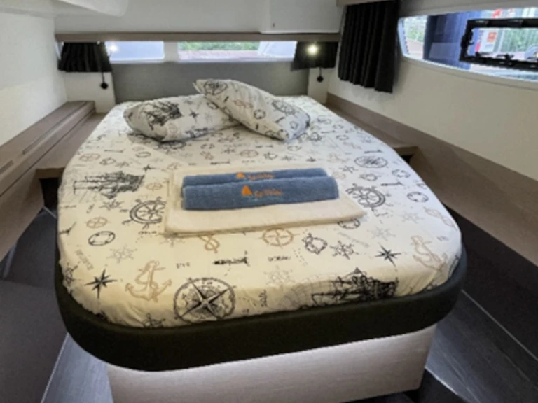 Catamaran hire in Adaköy - Fountaine Pajot Isla 40